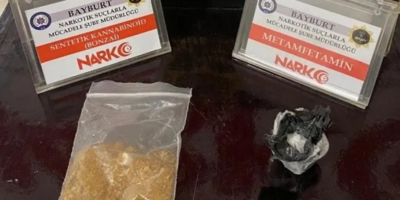 Bayburt’ta arama yapılan şüphelinin üzerinden uyuşturucu çıktı