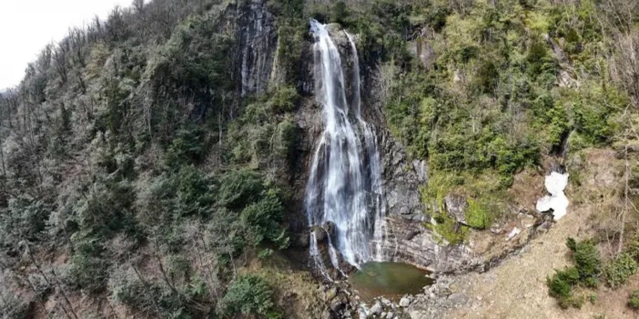 Artvin'de eşsiz manzara! Mençuna Şelalesi'ne akın ediyorlar