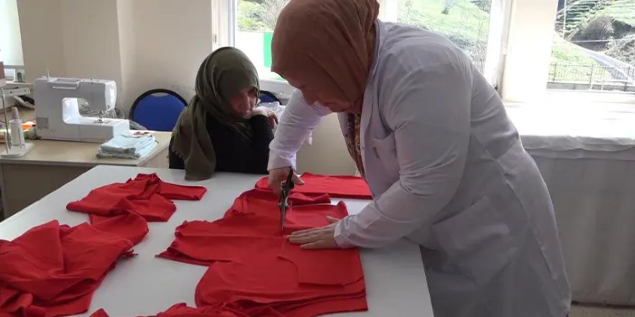 Rize’de anlamlı proje: 23 Nisan kıyafetlerini Halk Eğitim dikti!