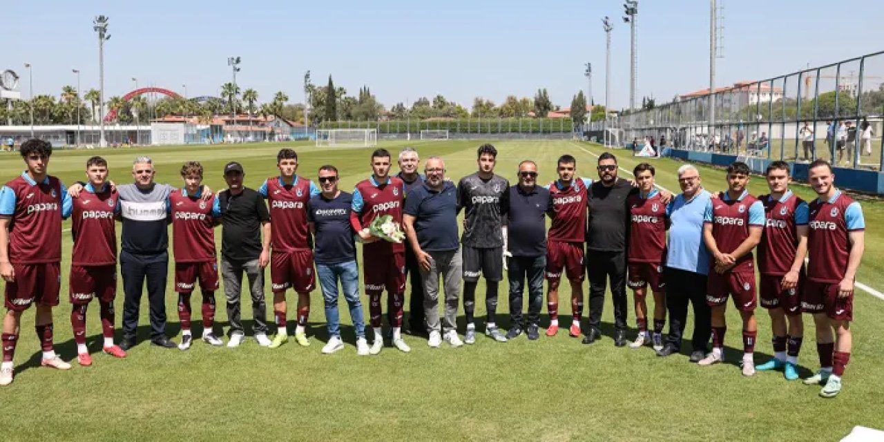 Adana Demirspor'dan Trabzonspor'a çiçekli "hoş geldiniz" karşılaması
