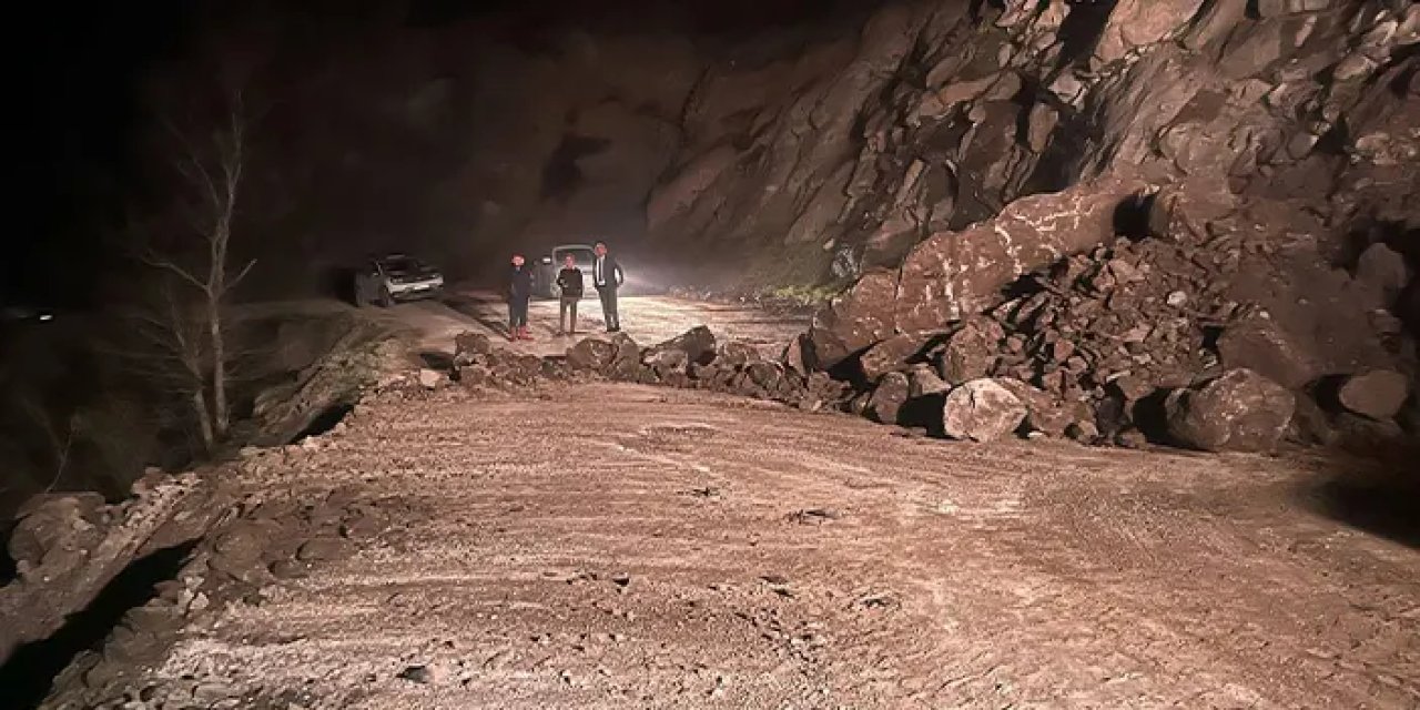 Ordu'da heyelanla kapanan yol ulaşıma açıldı!