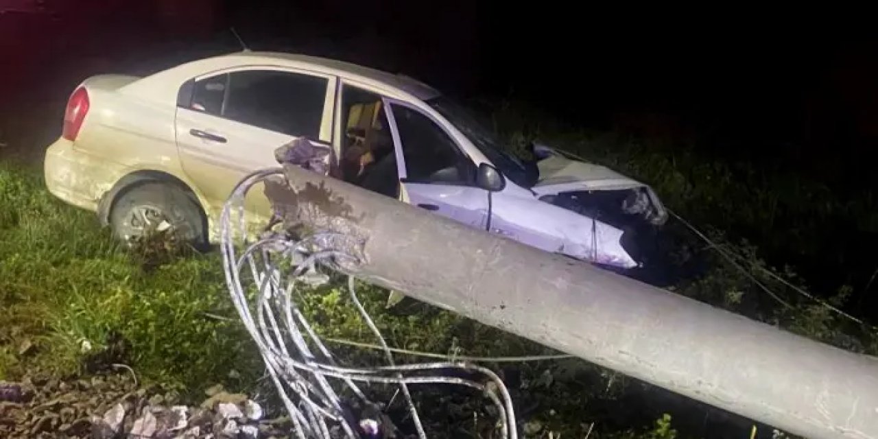 Samsun’da otomobil elektrik direğine çarptı! Yaralı var