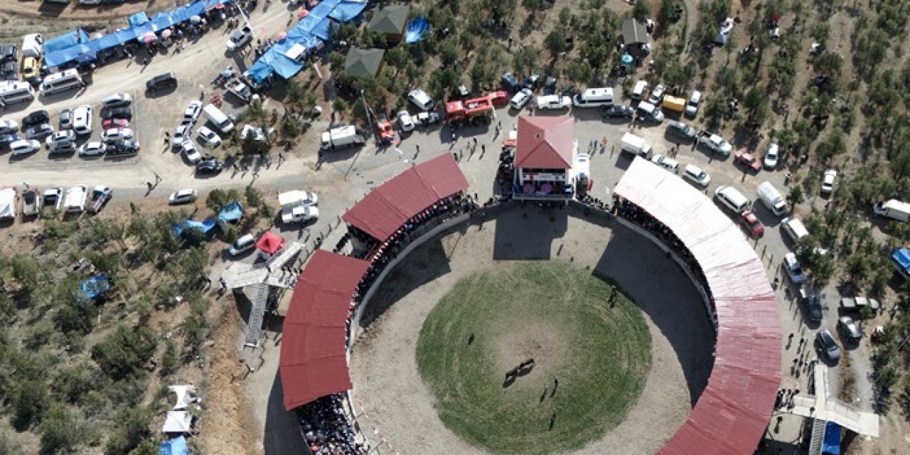 Artvin'de Yusufeli Geleneksel Derekapı Boğa Güreşleri yapıldı