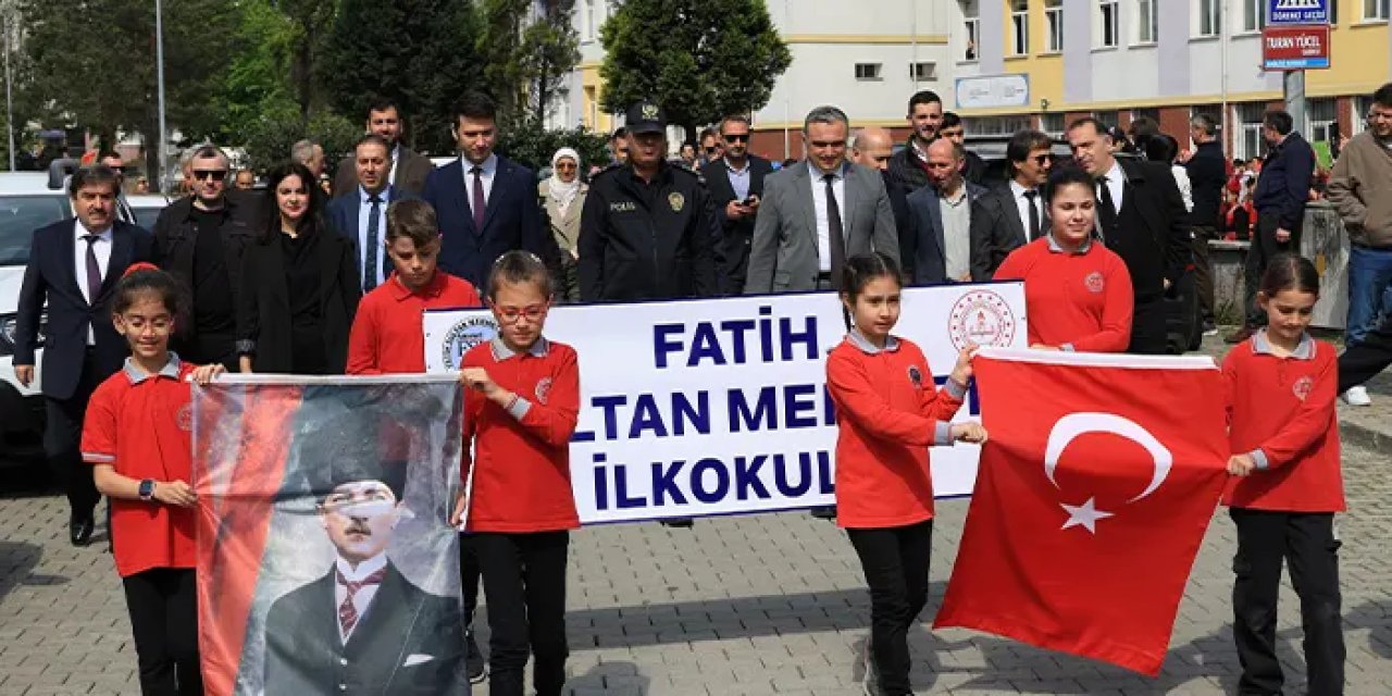 Arhavi'de 23 Nisan yürüyüşü gerçekleştirildi