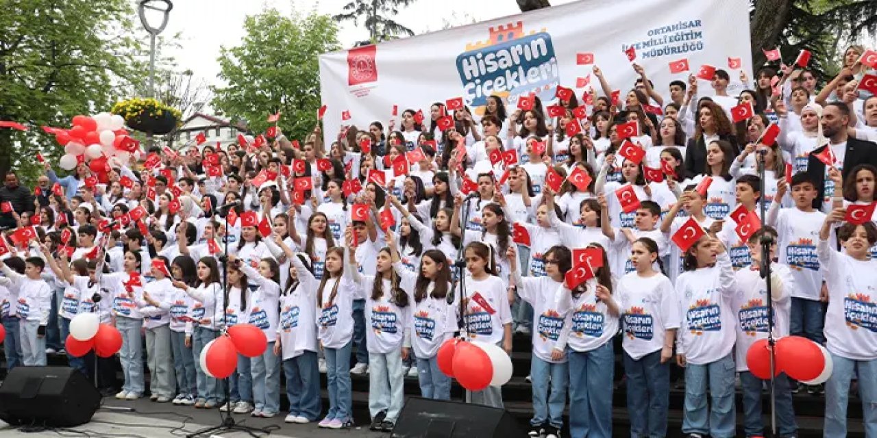 Trabzon’da “Hisarın Çiçekleri” korosundan 23 Nisan’a renkli konser