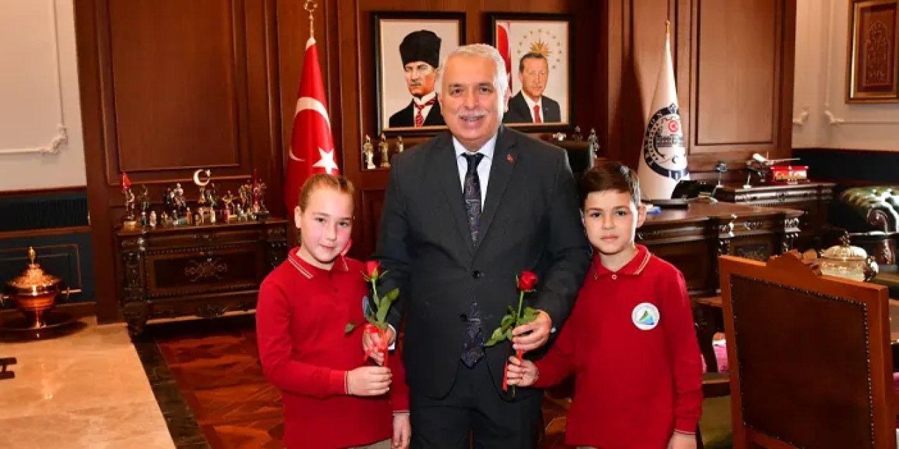 Trabzon'da Vali Yıldırım koltuğunu çocuklara devretti