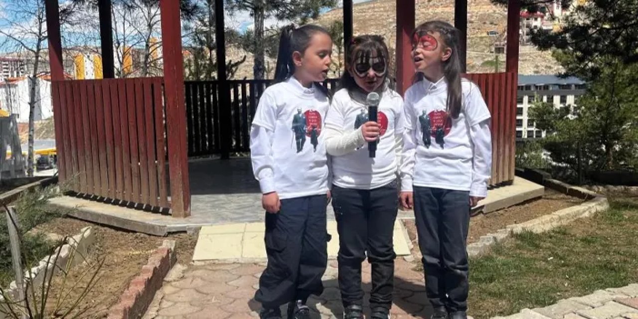 Bayburt’ta jandarmadan çocuklara 23 Nisan kutlaması!