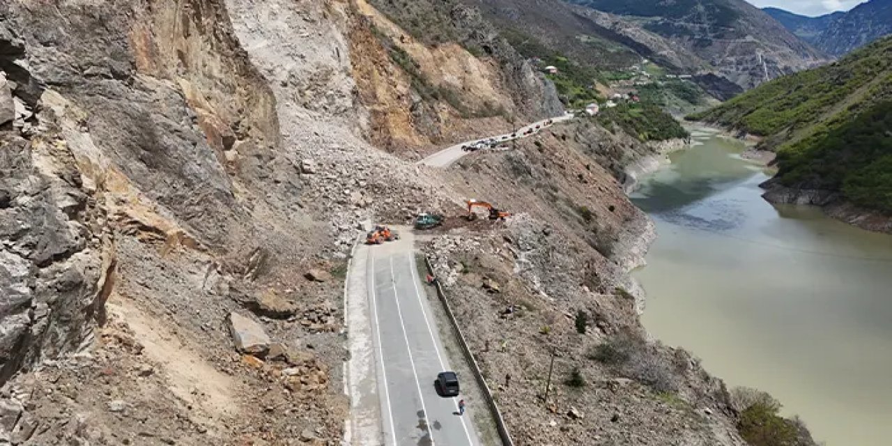 Heyelan nedeniyle kapanan Gümüşhane-Giresun kara yolunda çalışmalar başladı!