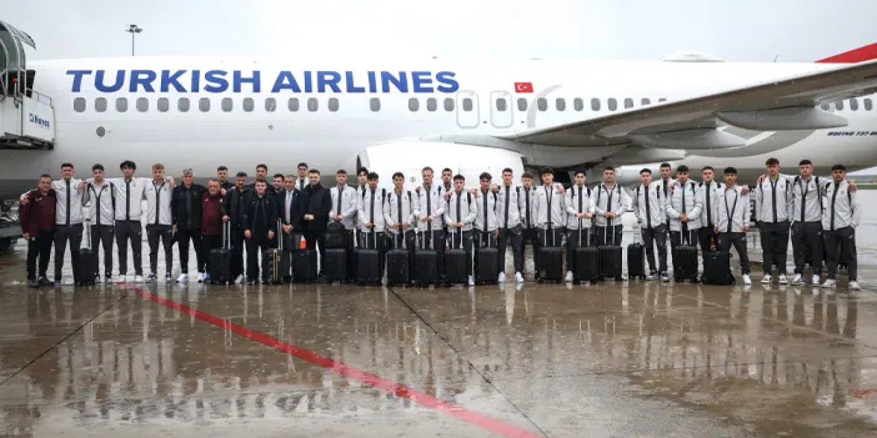 Trabzonspor U19  takımı Ordu-Giresun Havalimanı'ndan İsviçre'ye uçtu