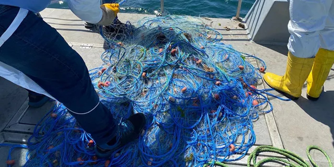 Yasağın mürekkebi bile kurumadı! Denize 500 metrelik ağ sermişler