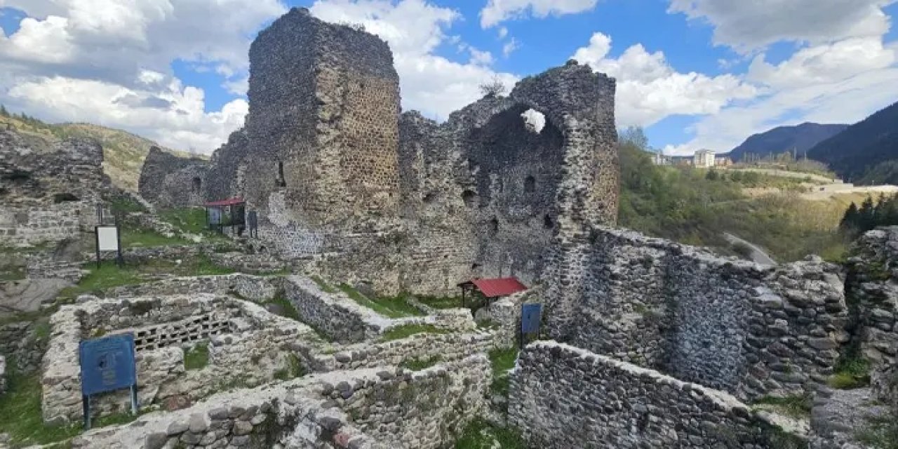 Artvin’de Şavşat Kalesi havadan görüntülendi!