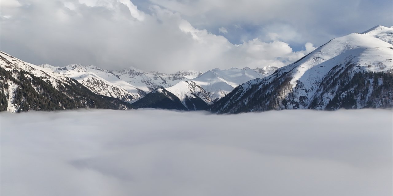 Rize Kaçkar Dağları’nda Sis Denizi Görsel Şölen Sunuyor