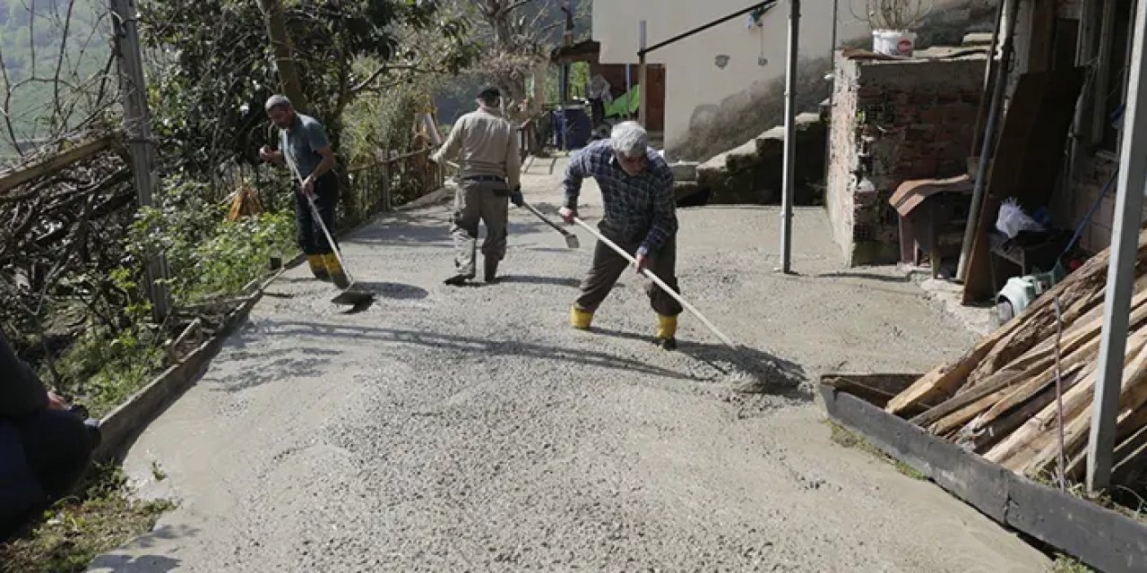 Yatalak hasta için harekete geçtiler! Akçaabat'ta bozuk yol betonlandı