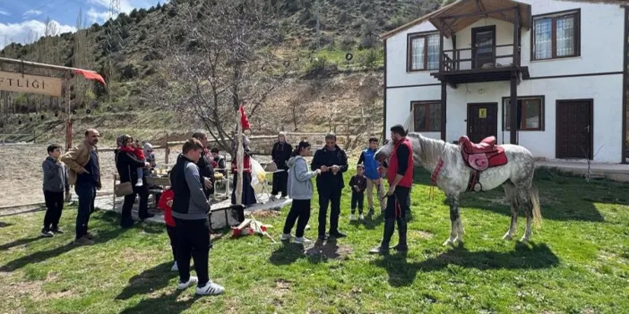Şehit ailelerine moral dolu bir gün: At binme ve ok atma etkinliği