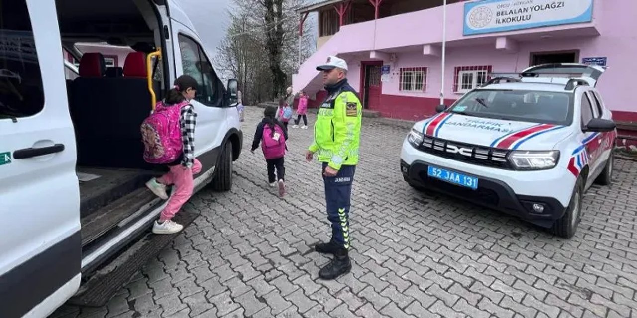 Ordu’da jandarma ekiplerinden okul servisi denetimi!