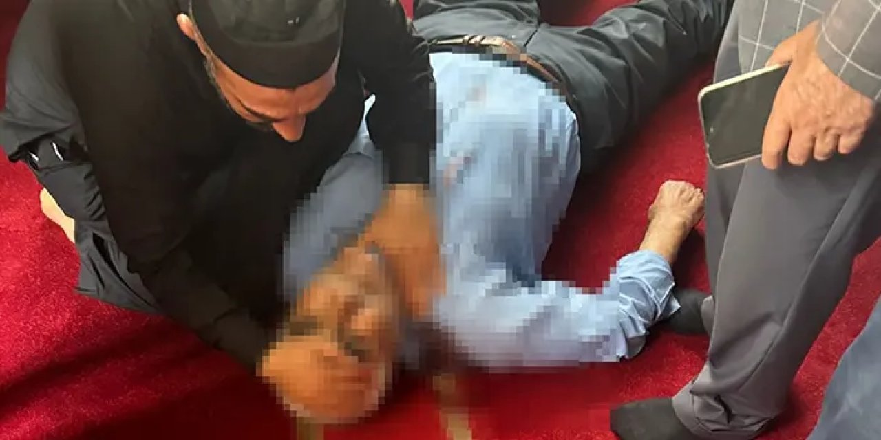 Mardin'de şok olay! Camide namaz kılan adam sırtından bıçaklandı