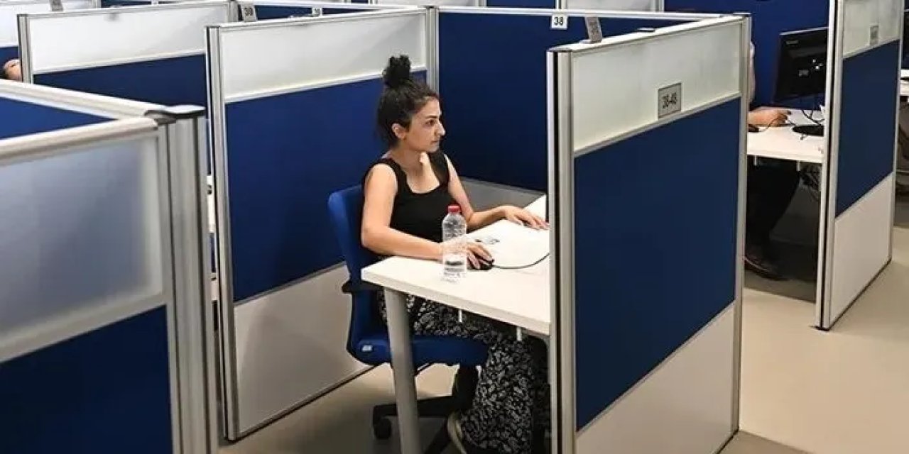 Ankara, İstanbul, İzmir ve Adana'da düzenlenecek İngilizce e-YDS,  saat 13.45’te başlayacak