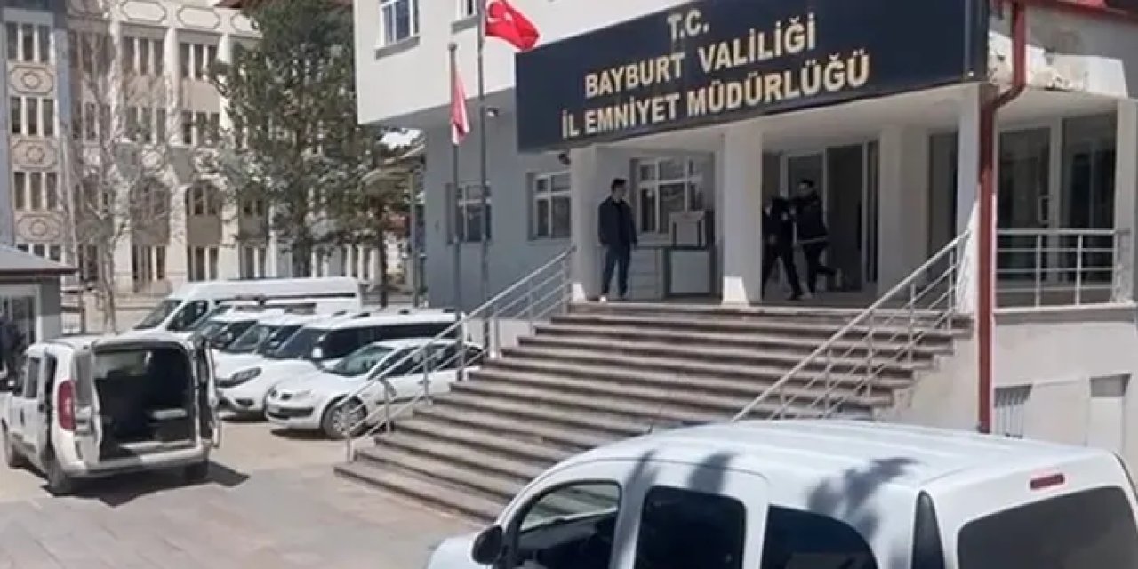 Bayburt’ta düzensiz göçmen operasyonu! İnsan tacirleri yakalandı