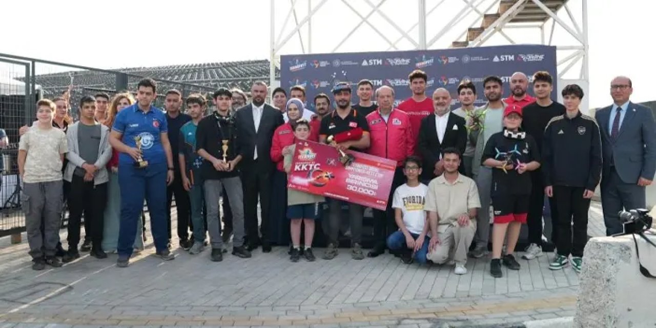 Samsun Büyükşehir Belediyesi’nin dron takımları TEKNOFEST’te