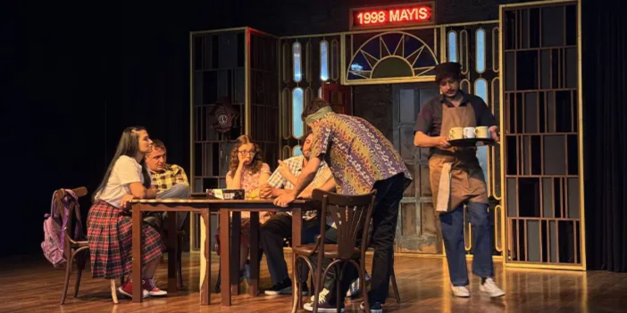 Trabzon’da sahnelenen “Öğle Kahvesi” oyunu tiyatroseverlerden tam not aldı!