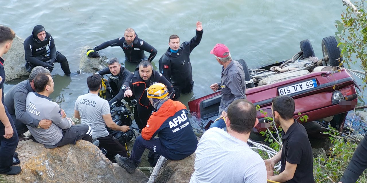Ehliyetini yeni alan gençten acı haber! Aracıyla göle uçtu