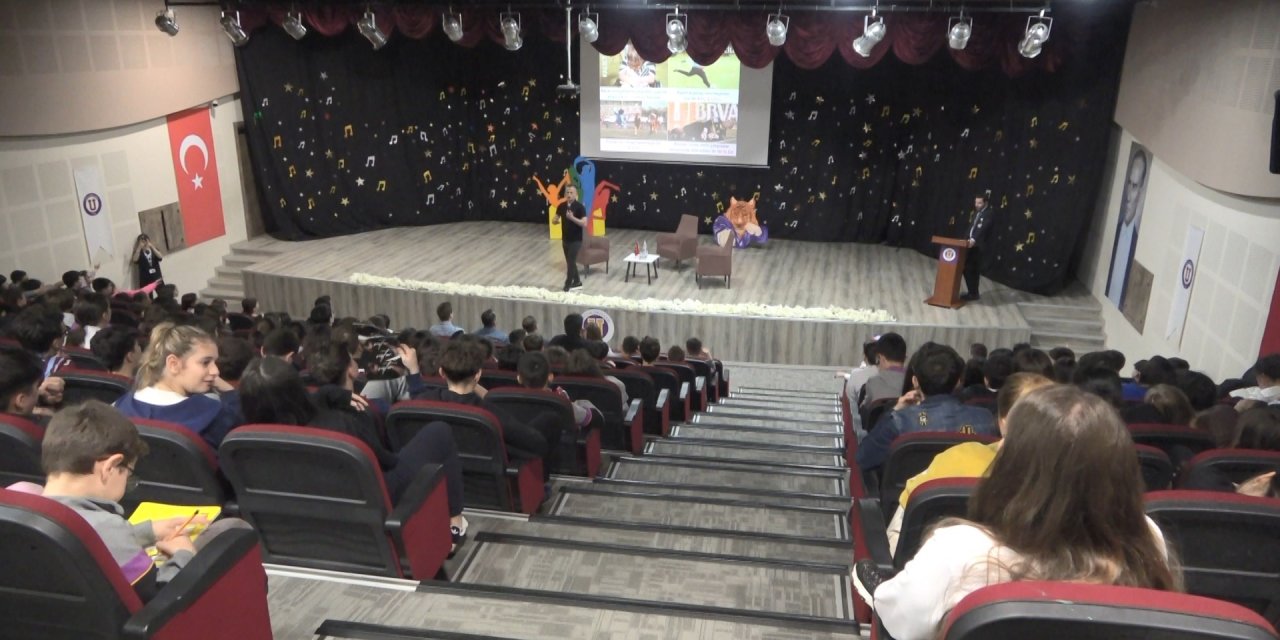 Kaleci antrenörlüğü üzerinden çocukların geleceğine ışık tutuyor