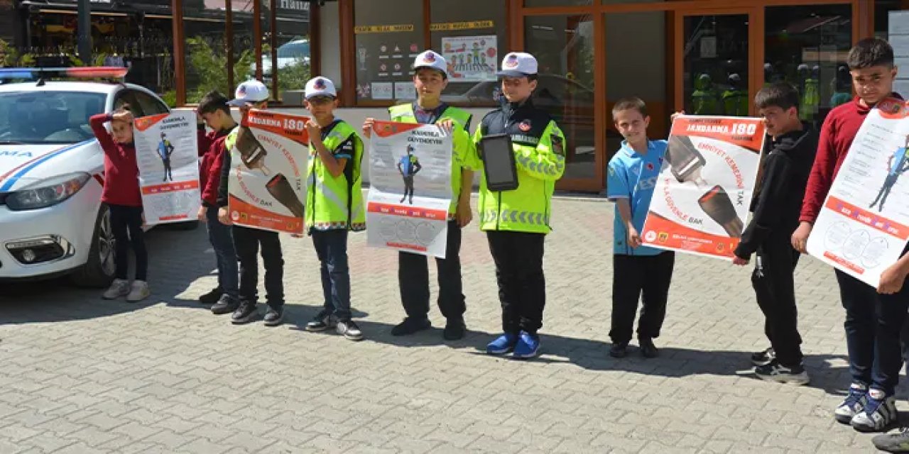 Trabzon'da trafik haftası etkinliği: Öğrencilere trafik bilinci aşılandı