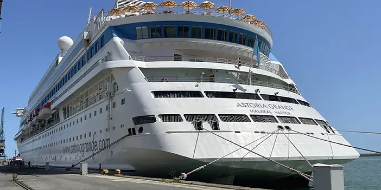 Dev kruvaziyer 947 turistle Trabzon’da!