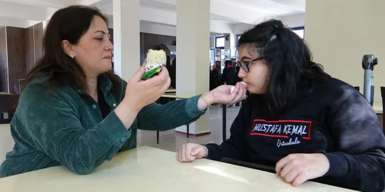 Engelleri sevgiyle aşıyor: Kızının eğitimi için hayatını adadı