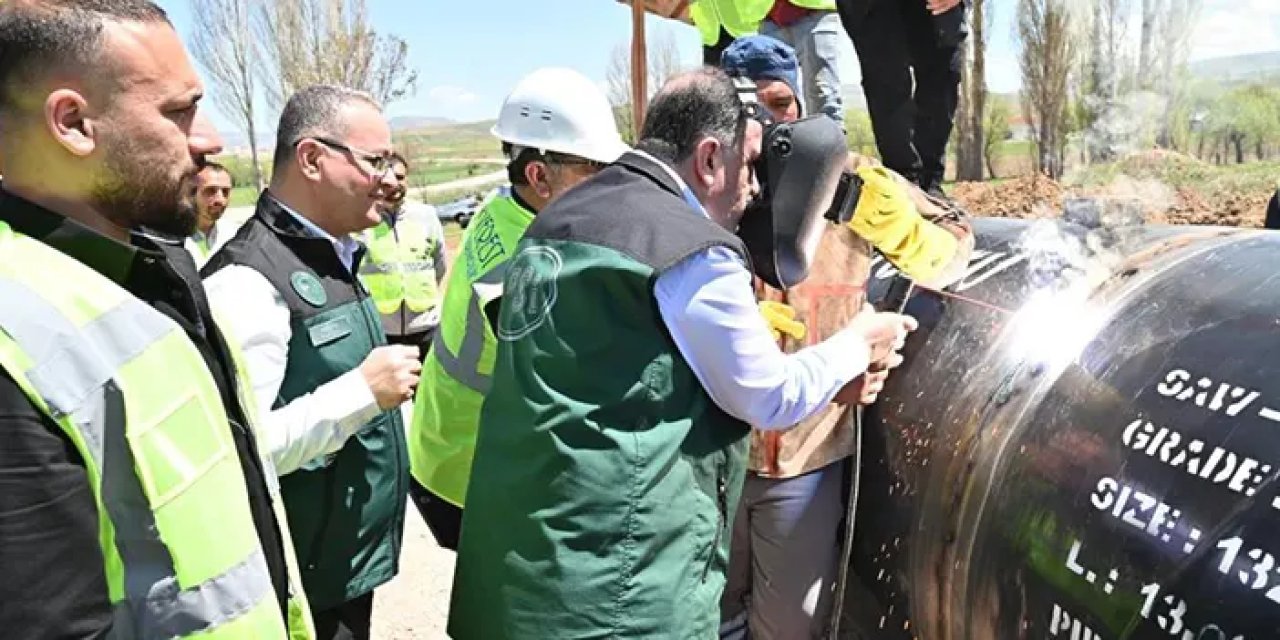 Bayburt’ta tarıma can suyu: Vali Eldivan, Kırklartepe Sulama Projesi'ne ilk kaynağı yaptı