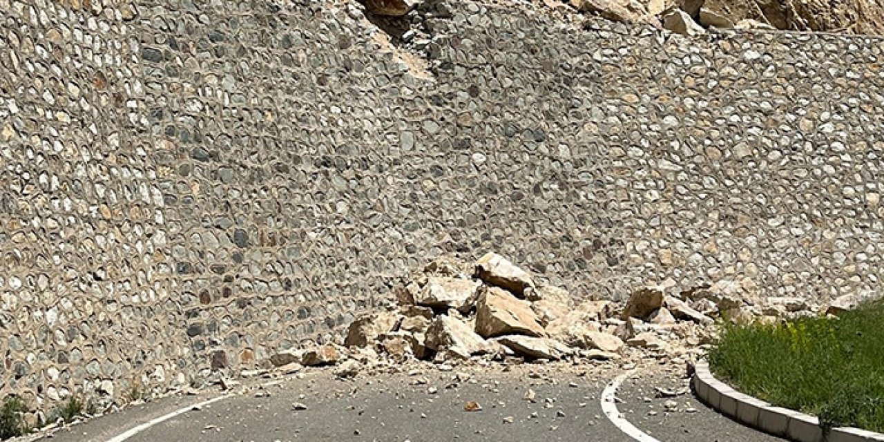 Gümüşhane'de heyelan! Ekipler bölgeye sevk edildi