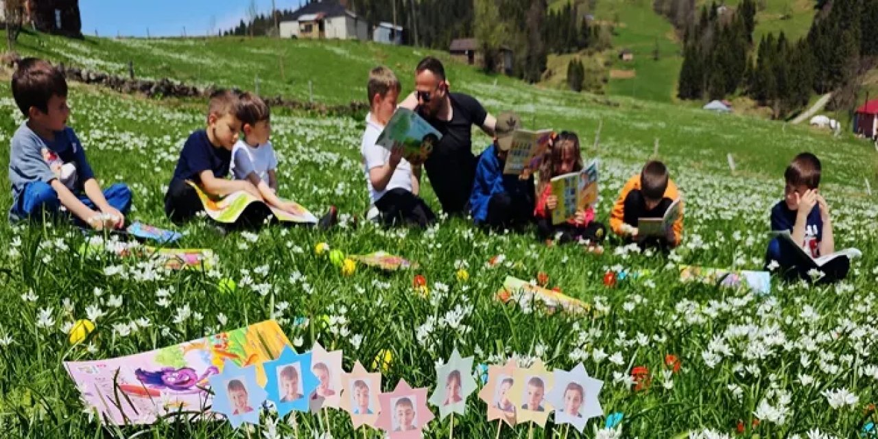 Trabzon'da minikler kitap sayfalarını çiçekler içinde araladı