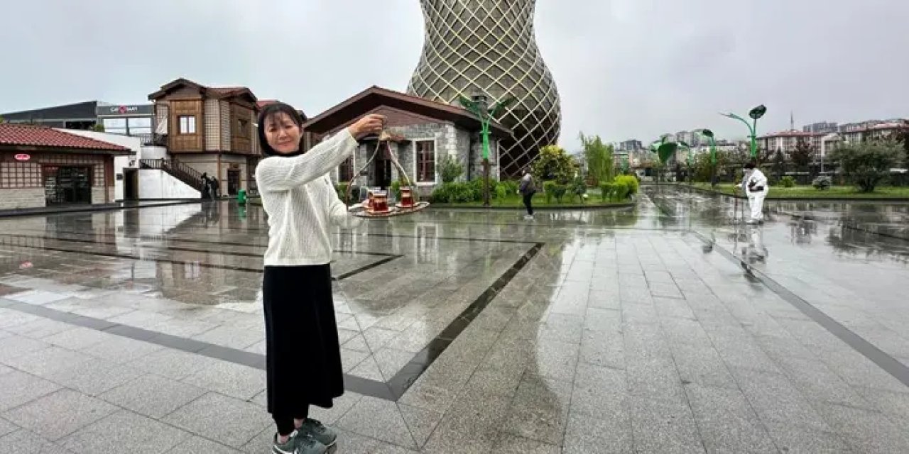 Rize’de çaylar Japon çay demleme ustasının elinden