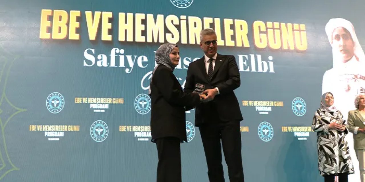 Trabzon'da görev yapan genç ebeden doğumu kolaylaştıran buluş! Bakan Memişoğlu'ndan ödül aldı