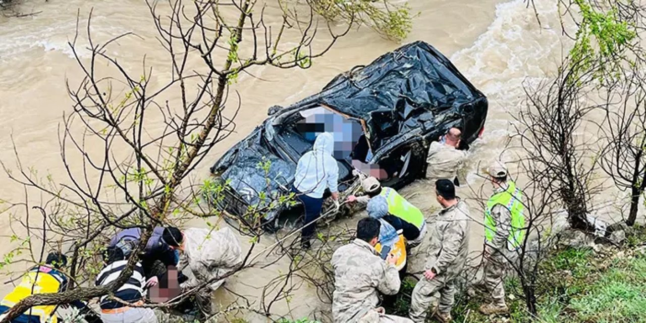 Gümüşhane'de otomobil dere yatağına uçtu! 1 ölü, 4 yaralı