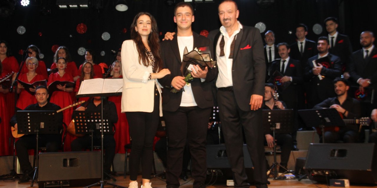 Trabzon'da akademisyenler gönül telini titretti