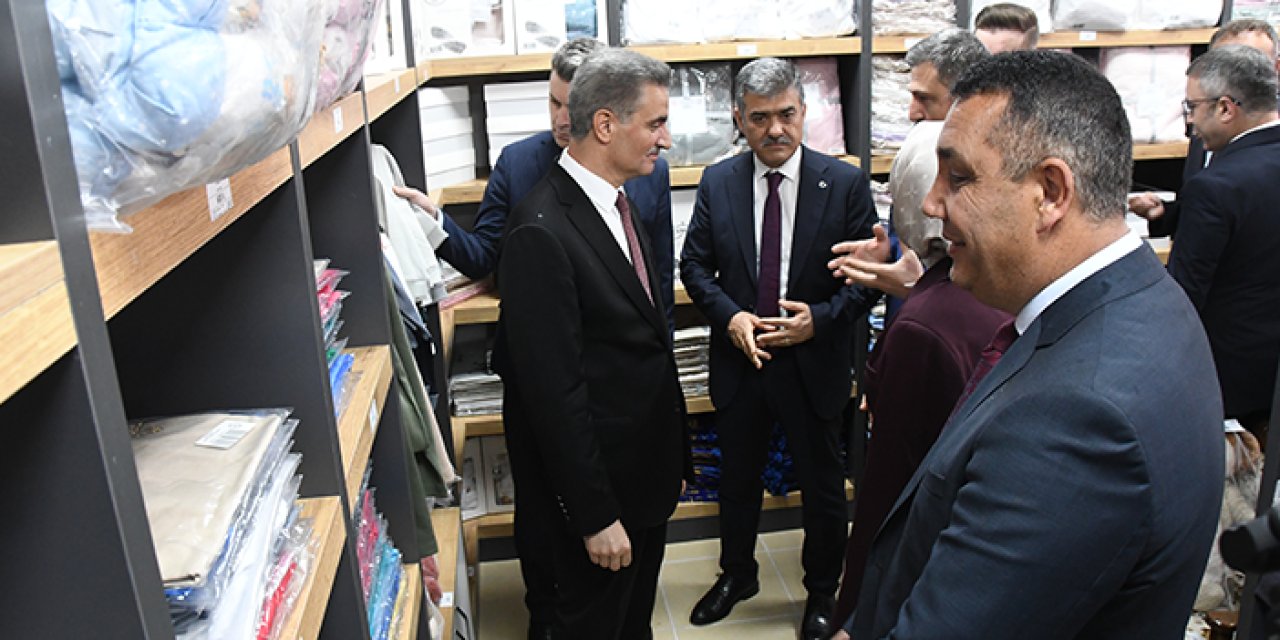 Gümüşhane'de hükümlülerin el emekleri mağazada satışa sunuldu