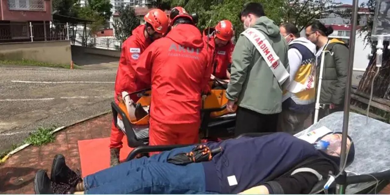 Giresun’da gerçeğini aratmayan deprem tatbikatı: Hastalar camlardan tahliye edildi