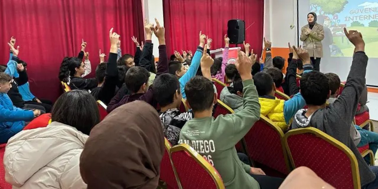 Bayburt’ta bin öğrenciye güvenli internet eğitimi verildi!