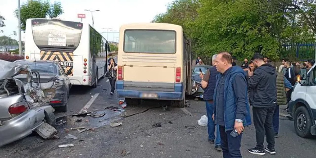 Ankara'da işçileri taşıyan minibüs kaza yaptı: 14 yaralı