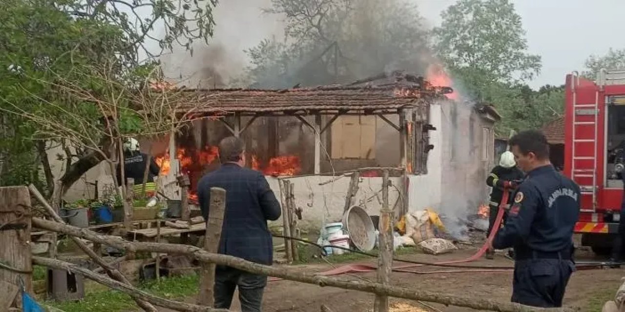 Samsun'da yangın! Ev küle döndü