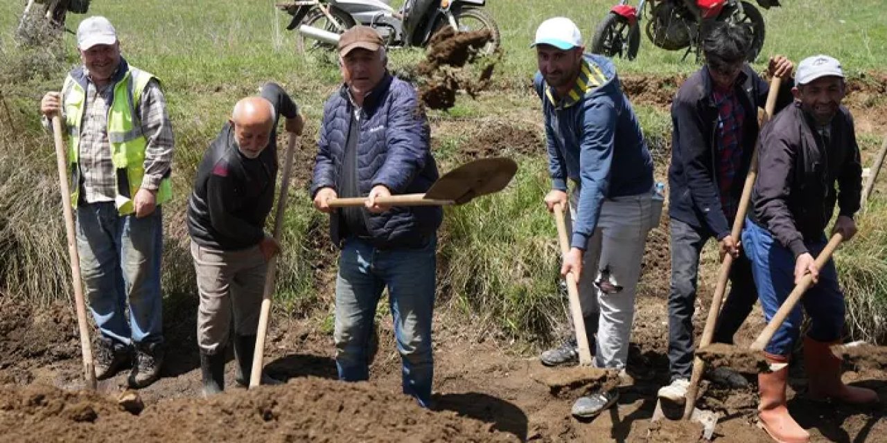 Bayburt’ta asırlık gelenek: Sulama kanalı imeceyle temizlendi