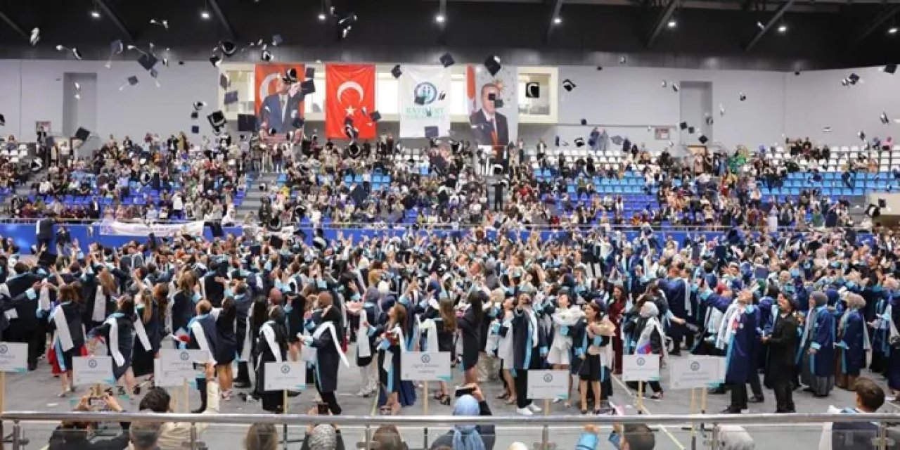 Bayburt Üniversitesi'nde mezuniyet heyecanı yaşandı