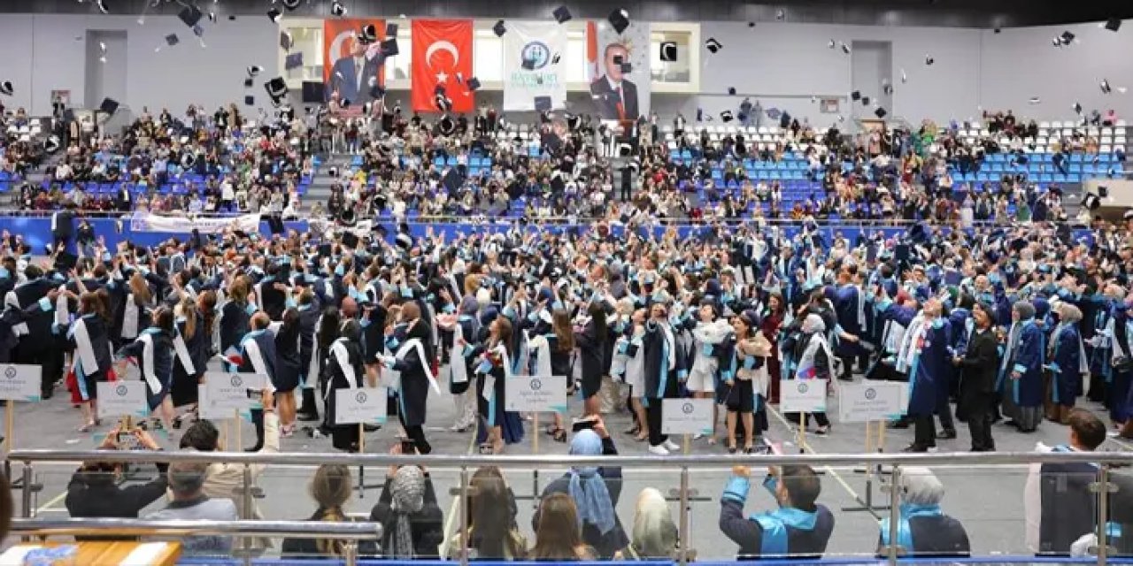 Bayburt Üniversitesi'nde mezuniyet coşkusu!