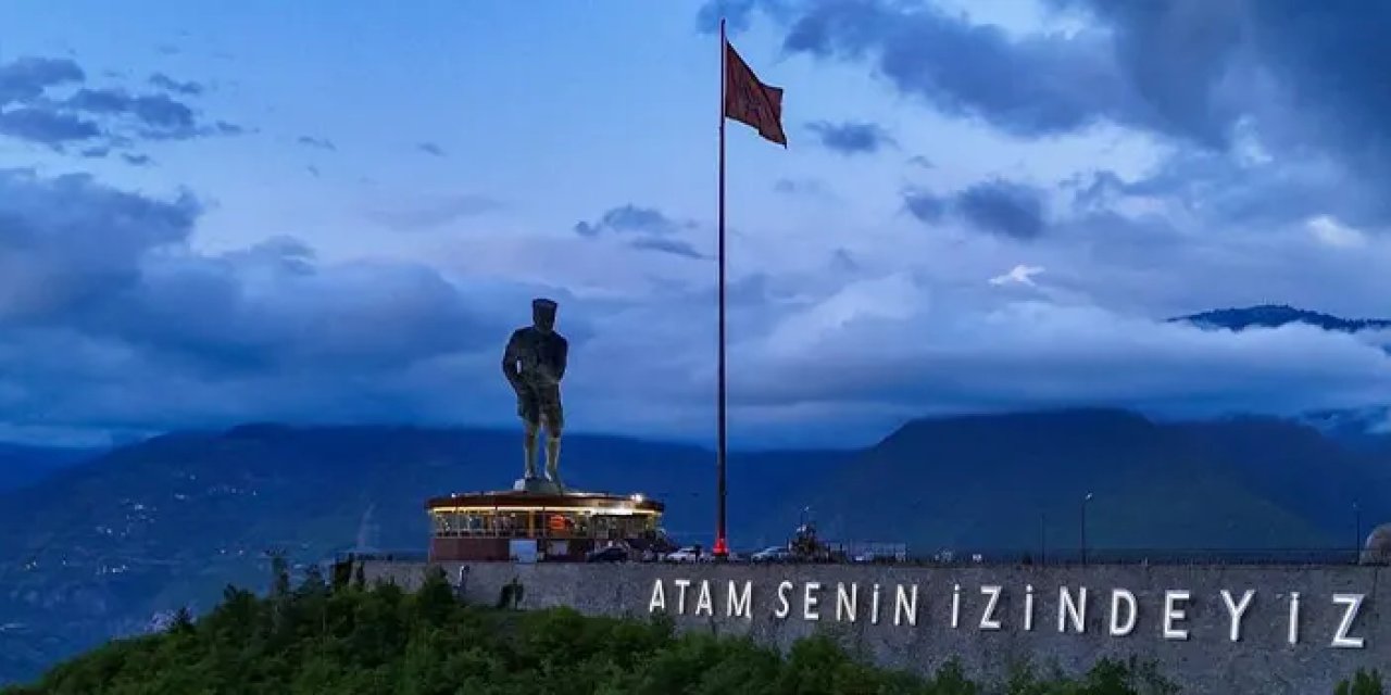 Artvin semalarında 19 Mayıs coşkusu: Atatürk heykeli görüntüleri büyüledi