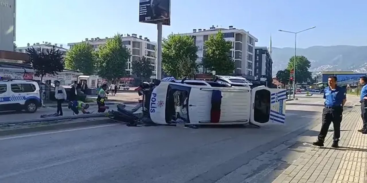 Bursa'da polis otosu takla attı: 5 kişi yaralandı