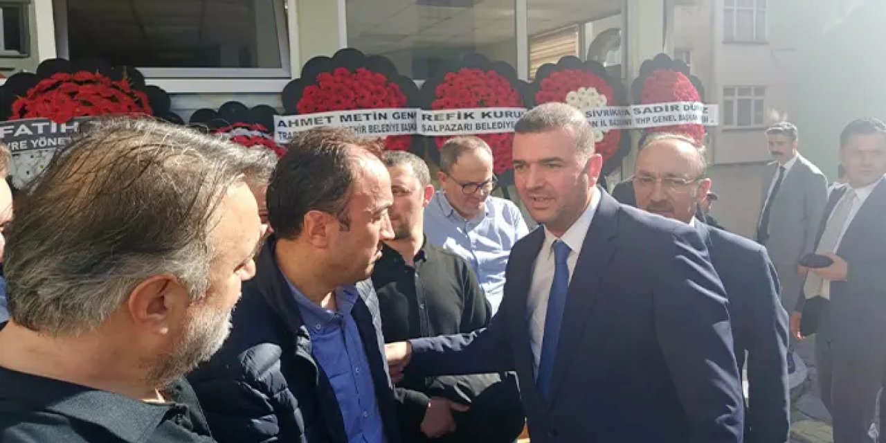 MHP Trabzon İl Başkanı Tolgay Sivrikaya Turan Konak'ın annesinin cenazesine katıldı