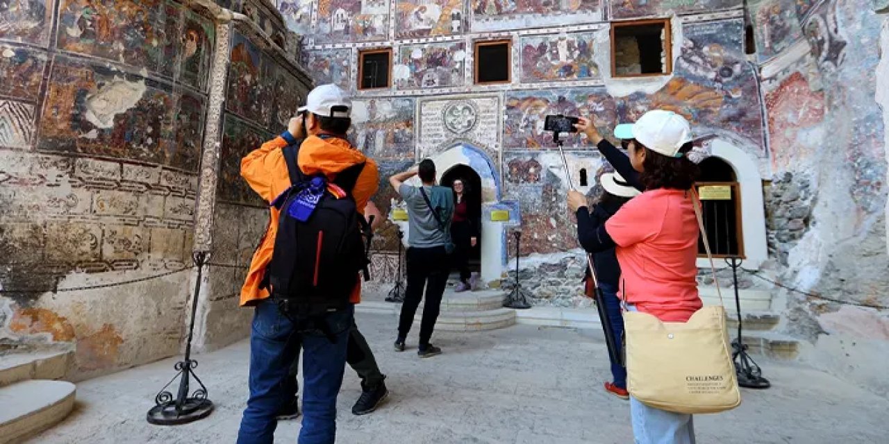 Trabzon'da turistler tarihi adrese akın ediyor