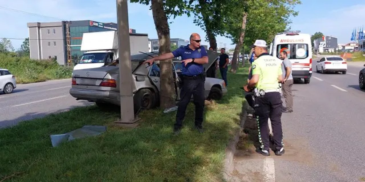 Samsun'da kaza! Otomobil önce tıra, sonra ağaca çarptı