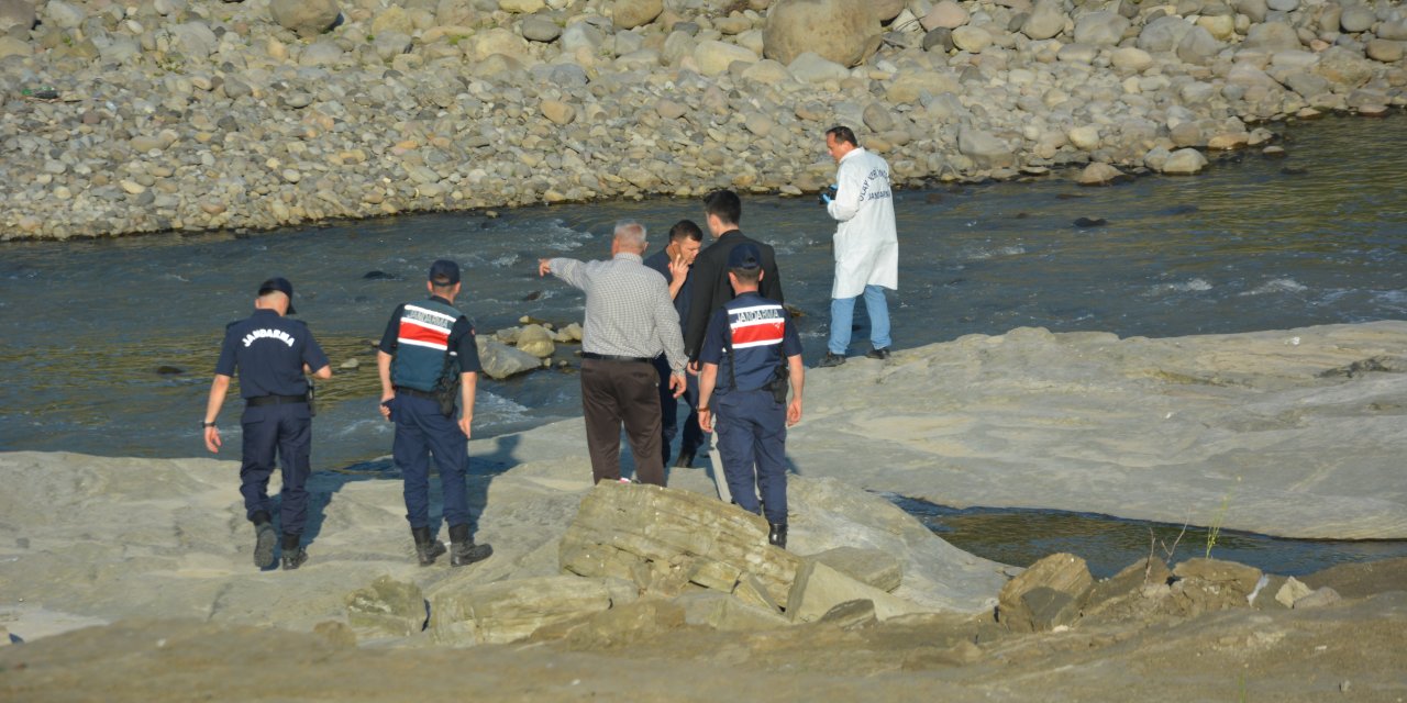 Serinlemek için suya giren astsubaydan acı haber